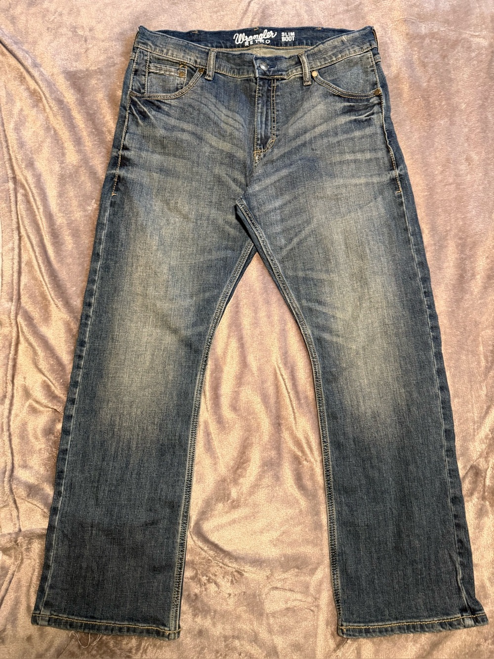 Wrangler Men’s Slim Straight Jeans in Washed Blue